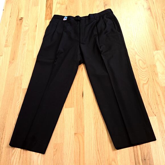 Jos A Banks men's suit Black Jacket 44 Reg, Pleated Pants - Picture 2 of 16